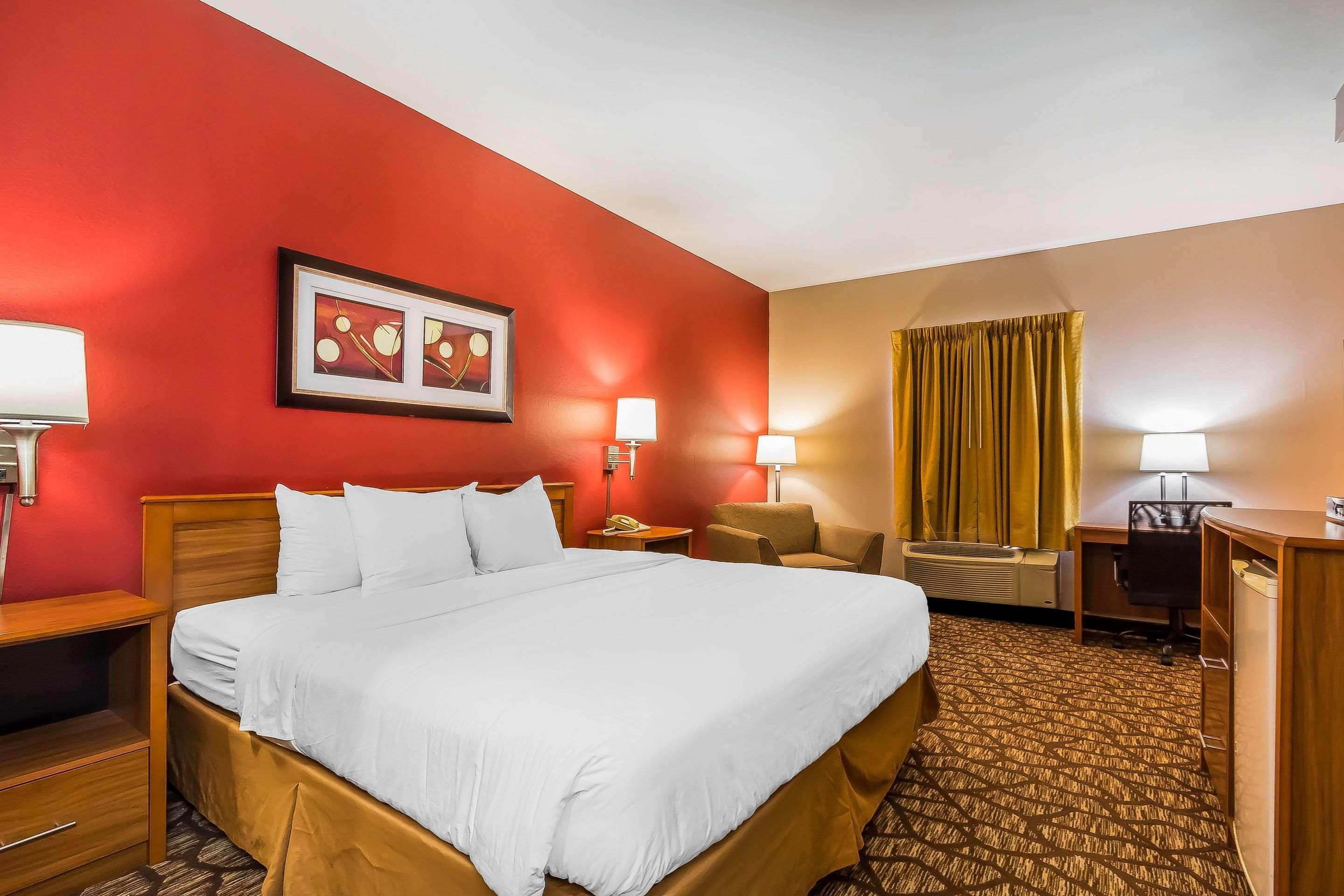 Quality Inn & Suites Chesterfield Village Springfield Zewnętrze zdjęcie