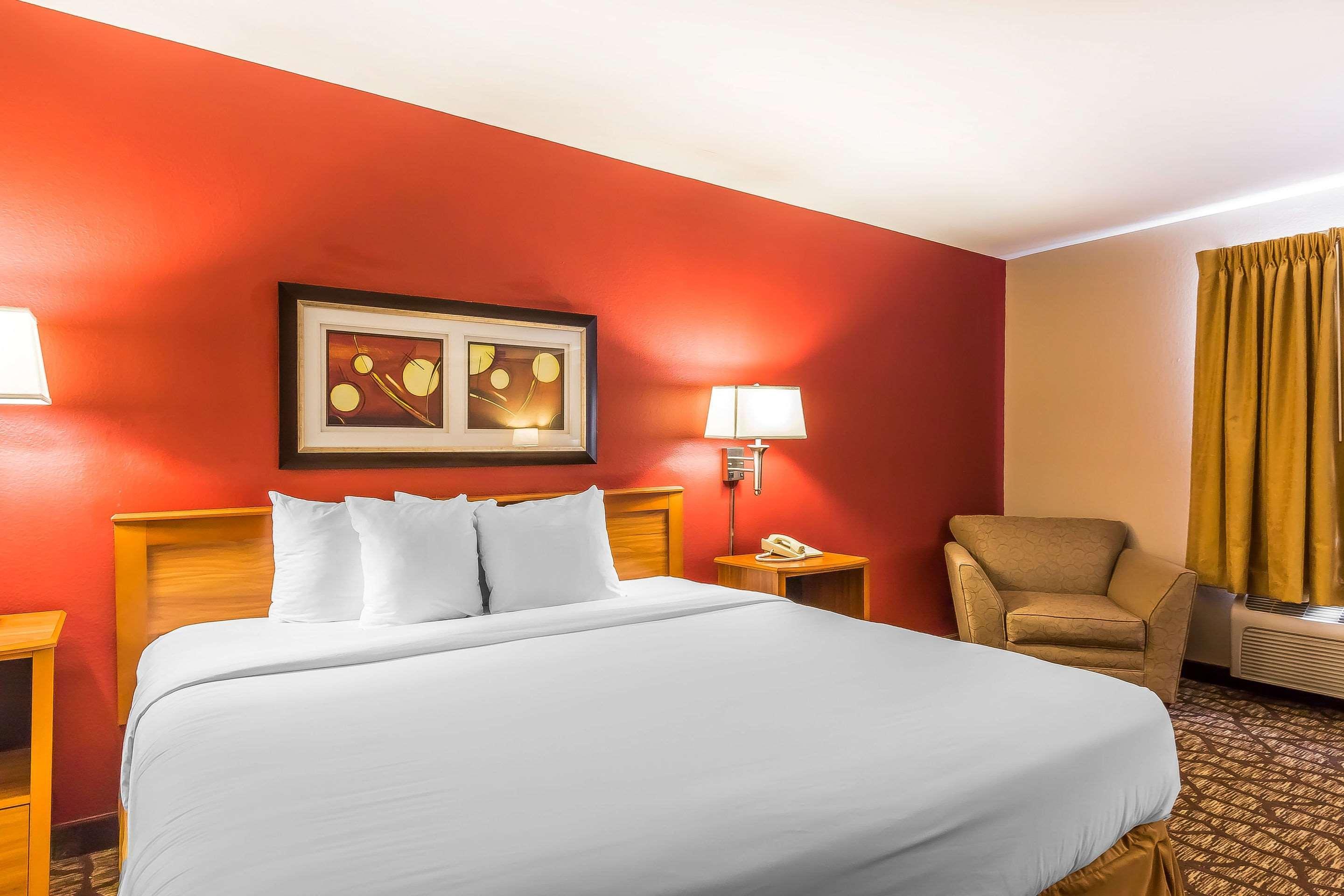 Quality Inn & Suites Chesterfield Village Springfield Zewnętrze zdjęcie