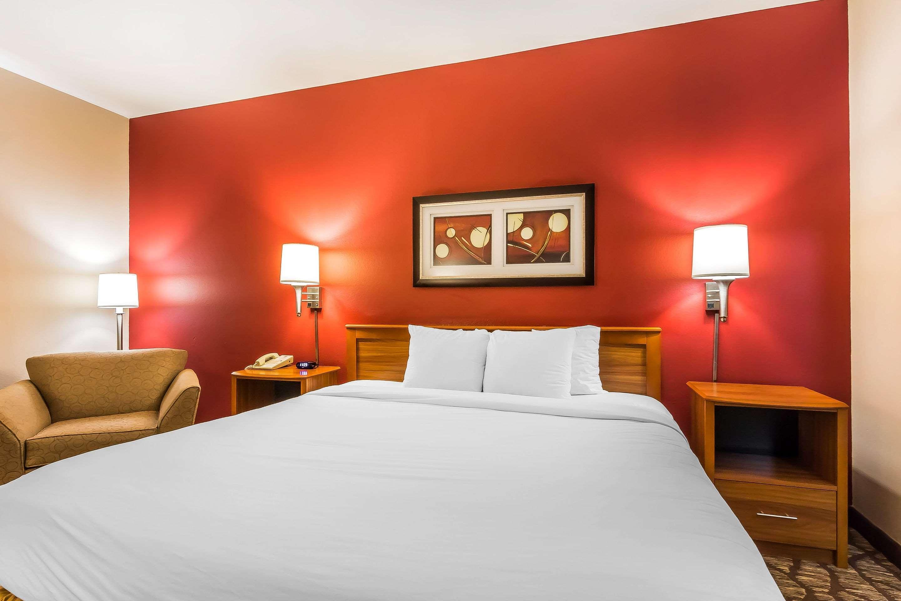 Quality Inn & Suites Chesterfield Village Springfield Zewnętrze zdjęcie