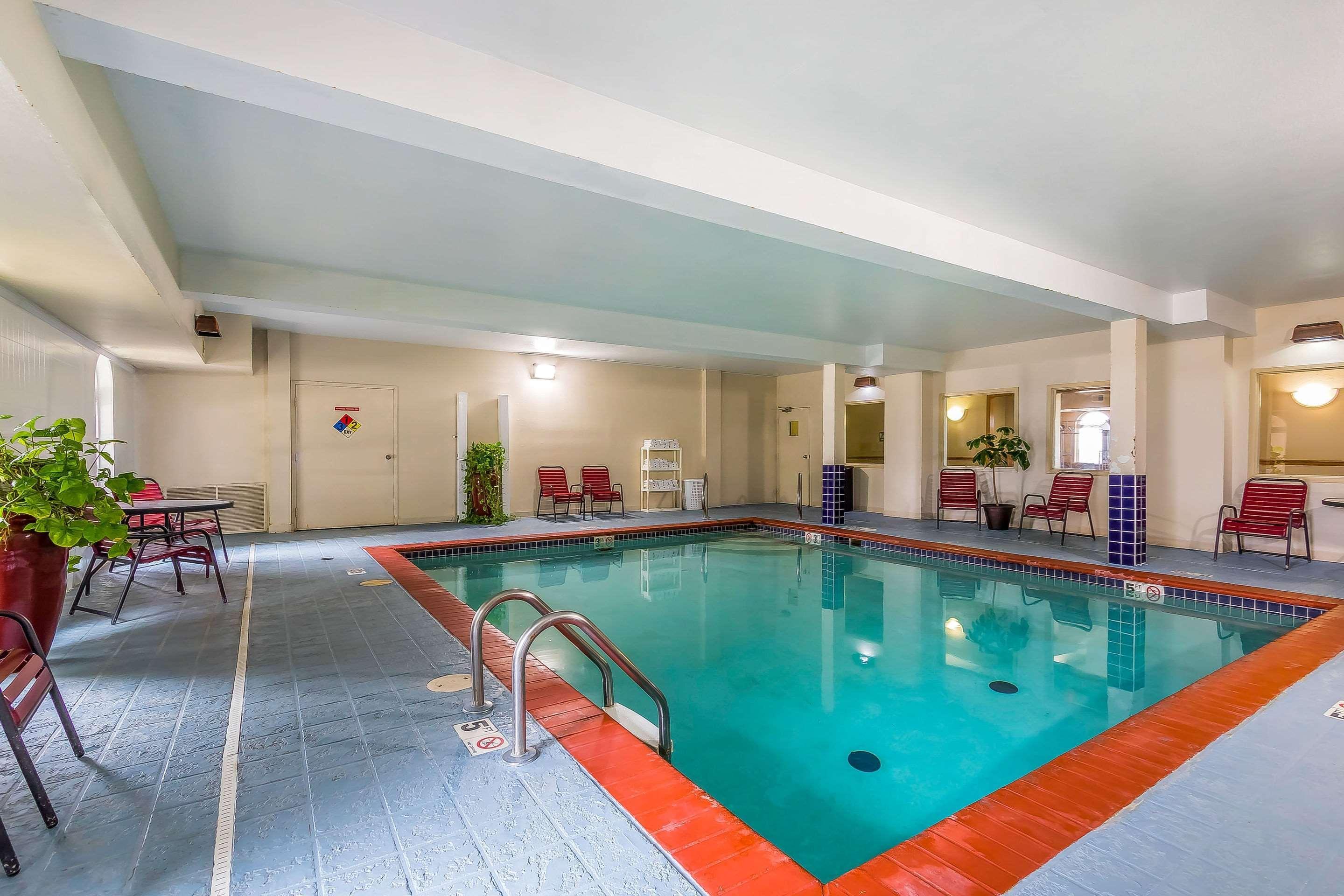 Quality Inn & Suites Chesterfield Village Springfield Zewnętrze zdjęcie