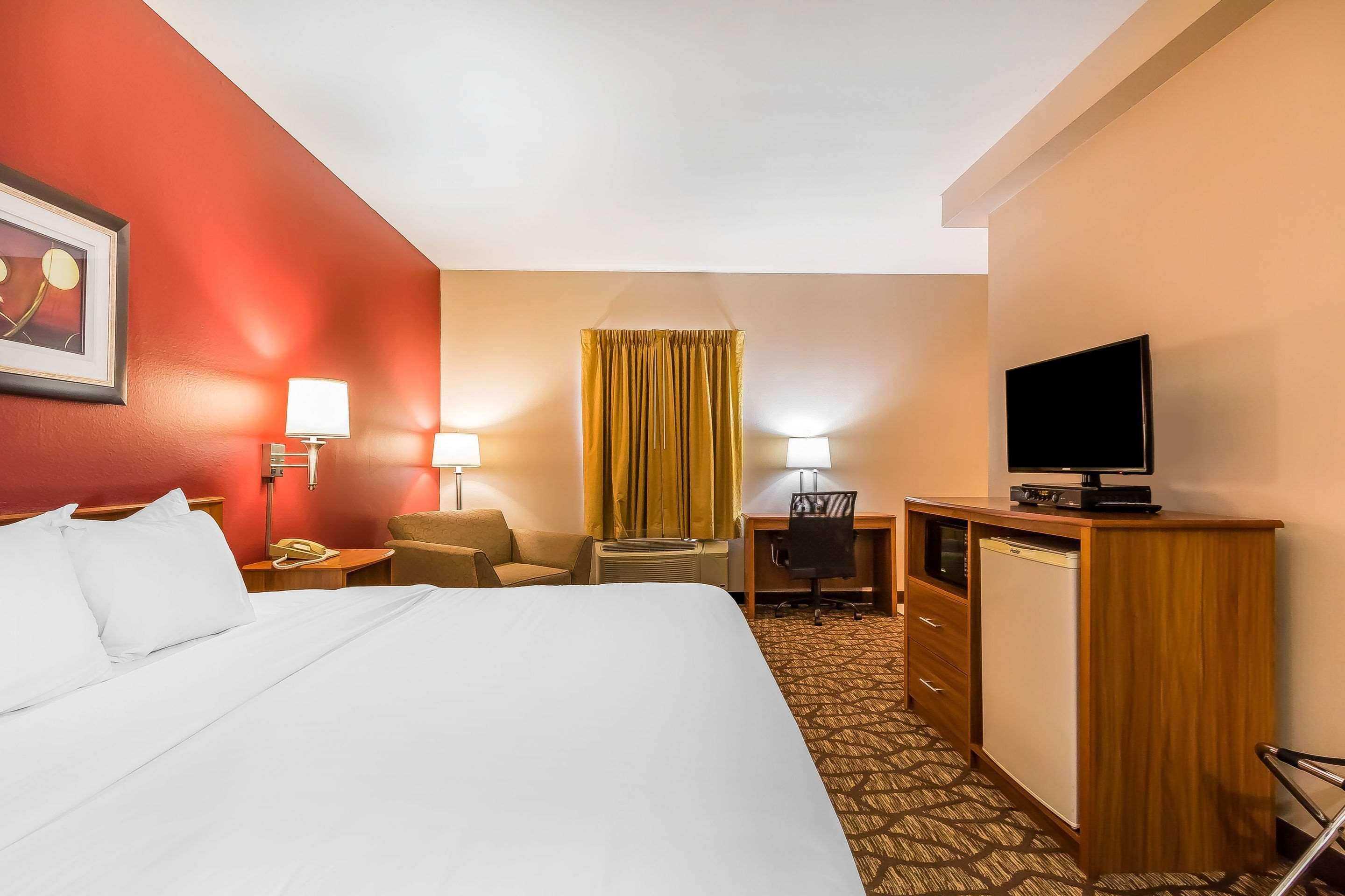 Quality Inn & Suites Chesterfield Village Springfield Zewnętrze zdjęcie
