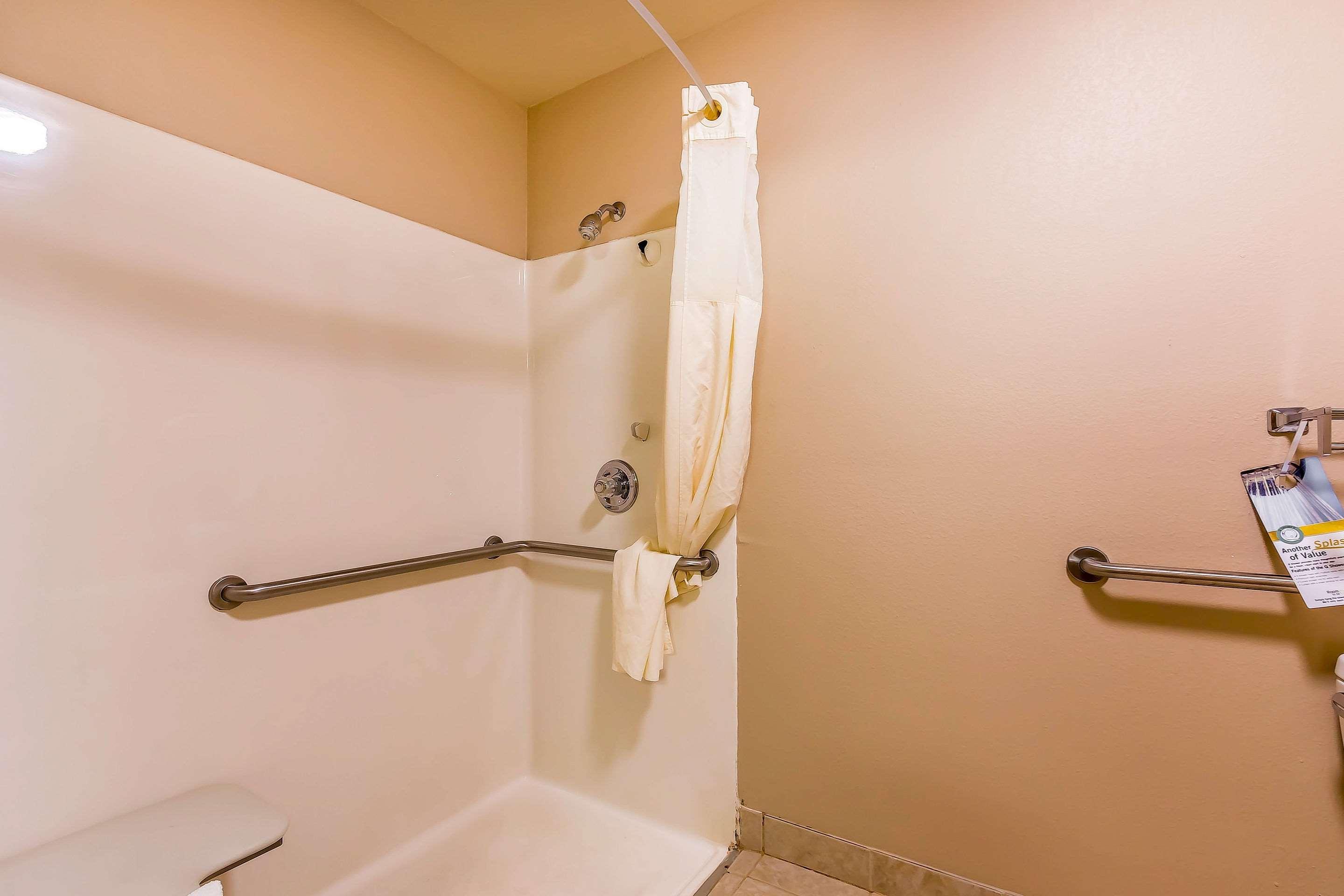 Quality Inn & Suites Chesterfield Village Springfield Zewnętrze zdjęcie