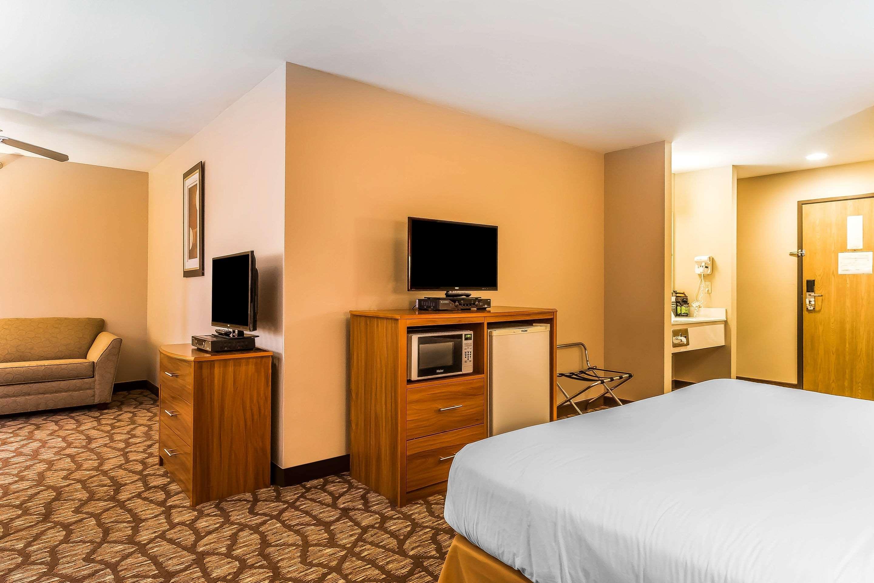 Quality Inn & Suites Chesterfield Village Springfield Zewnętrze zdjęcie