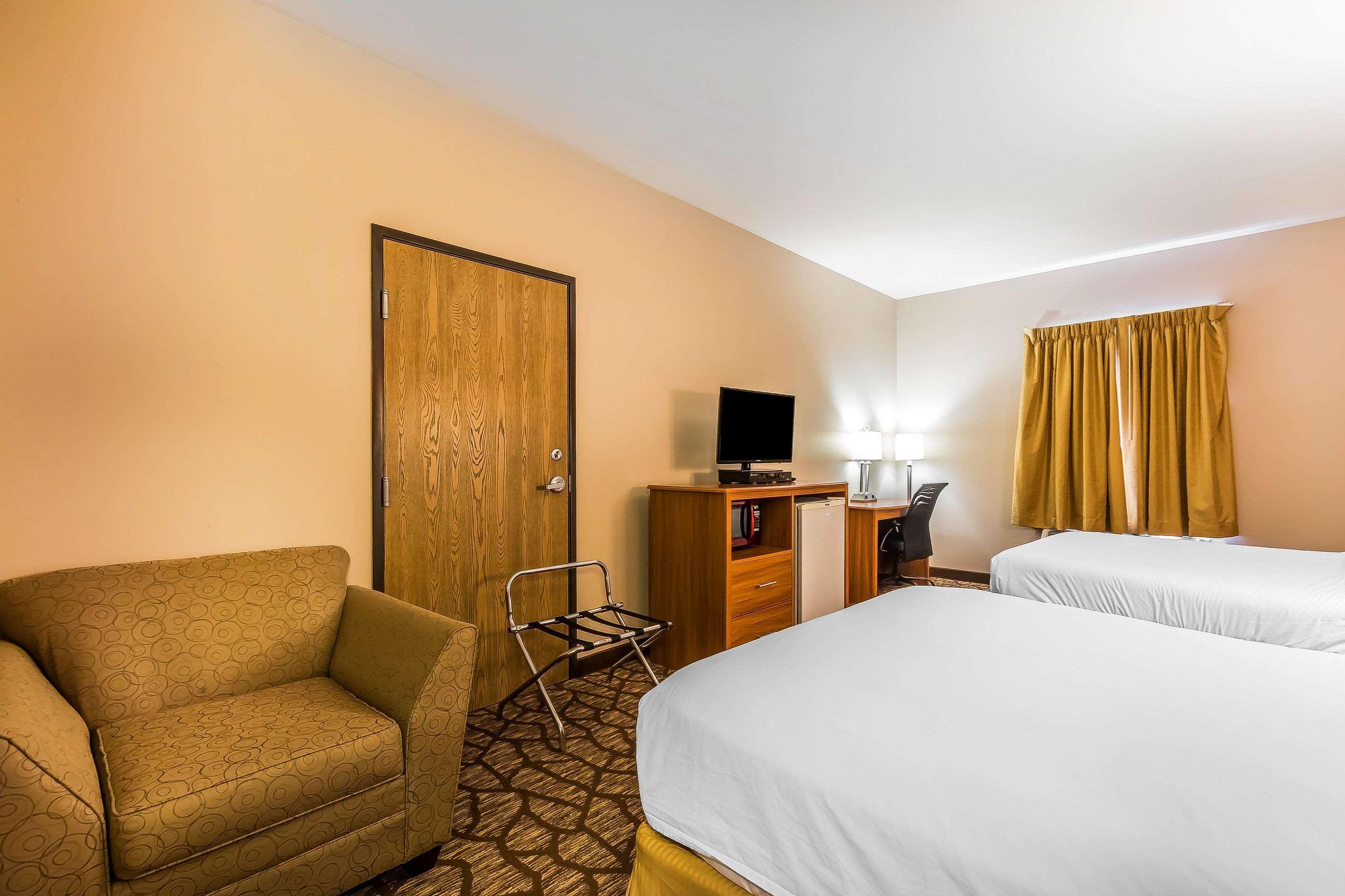 Quality Inn & Suites Chesterfield Village Springfield Zewnętrze zdjęcie