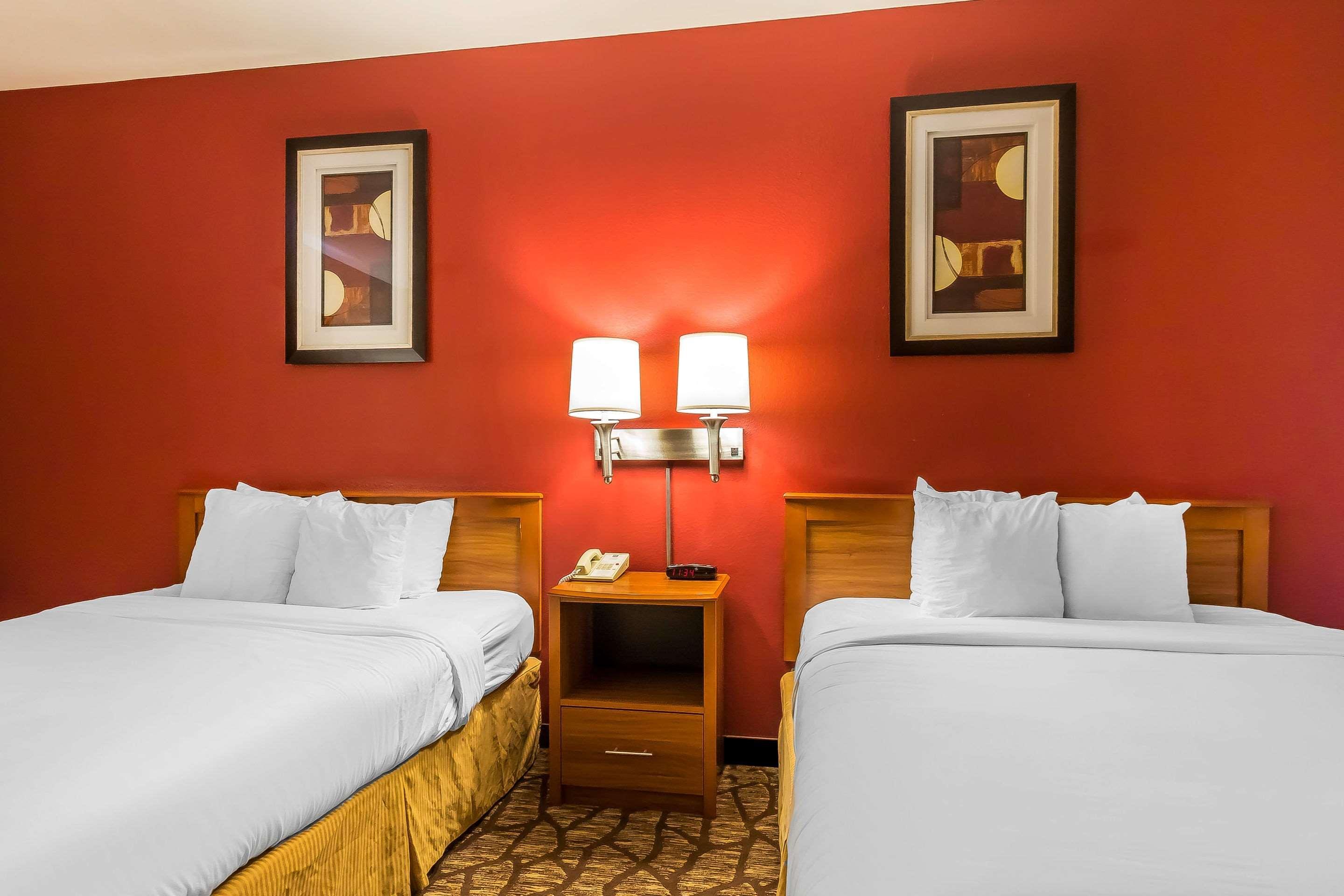 Quality Inn & Suites Chesterfield Village Springfield Zewnętrze zdjęcie