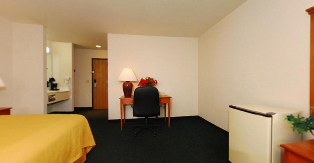 Quality Inn & Suites Chesterfield Village Springfield Zewnętrze zdjęcie