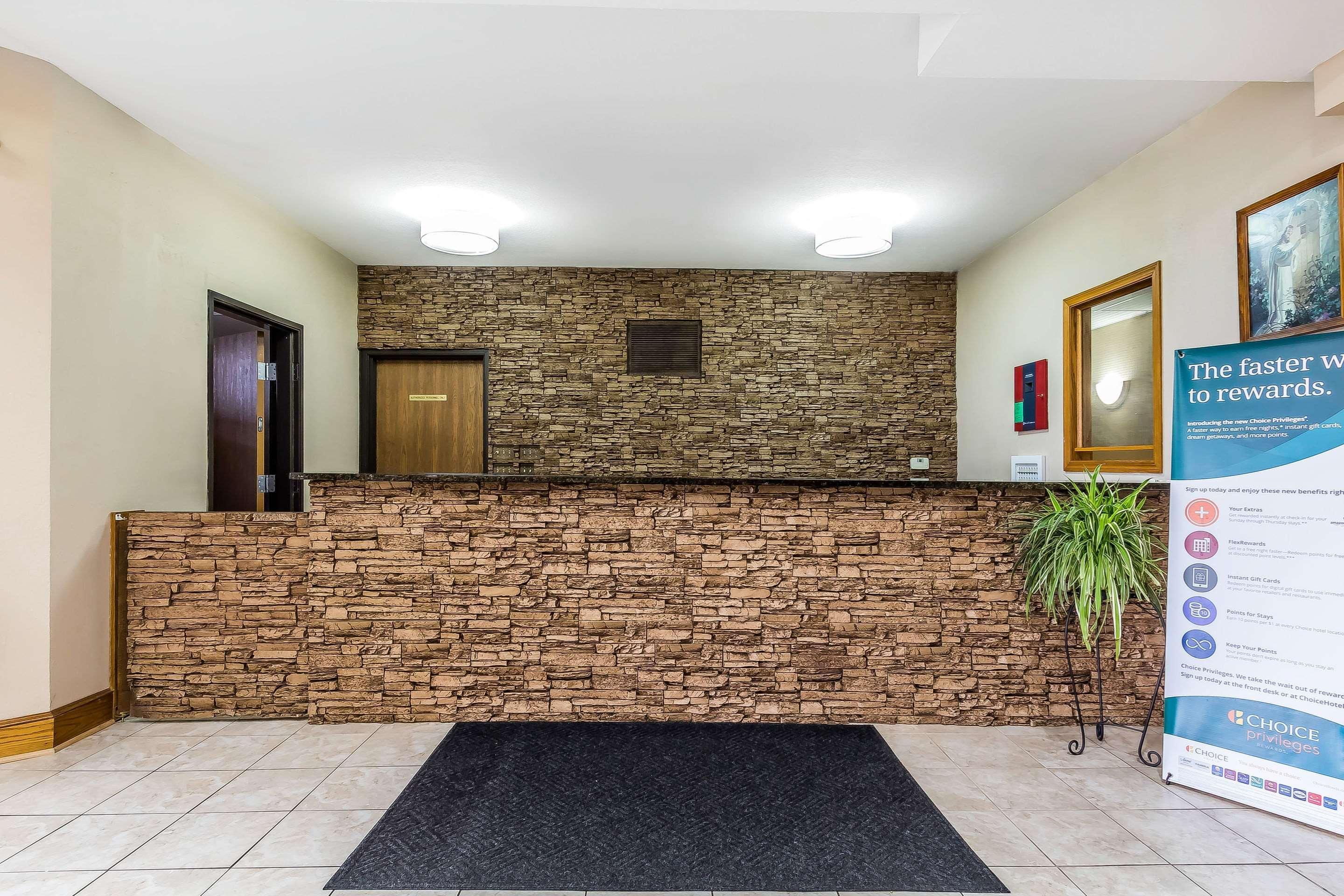 Quality Inn & Suites Chesterfield Village Springfield Zewnętrze zdjęcie