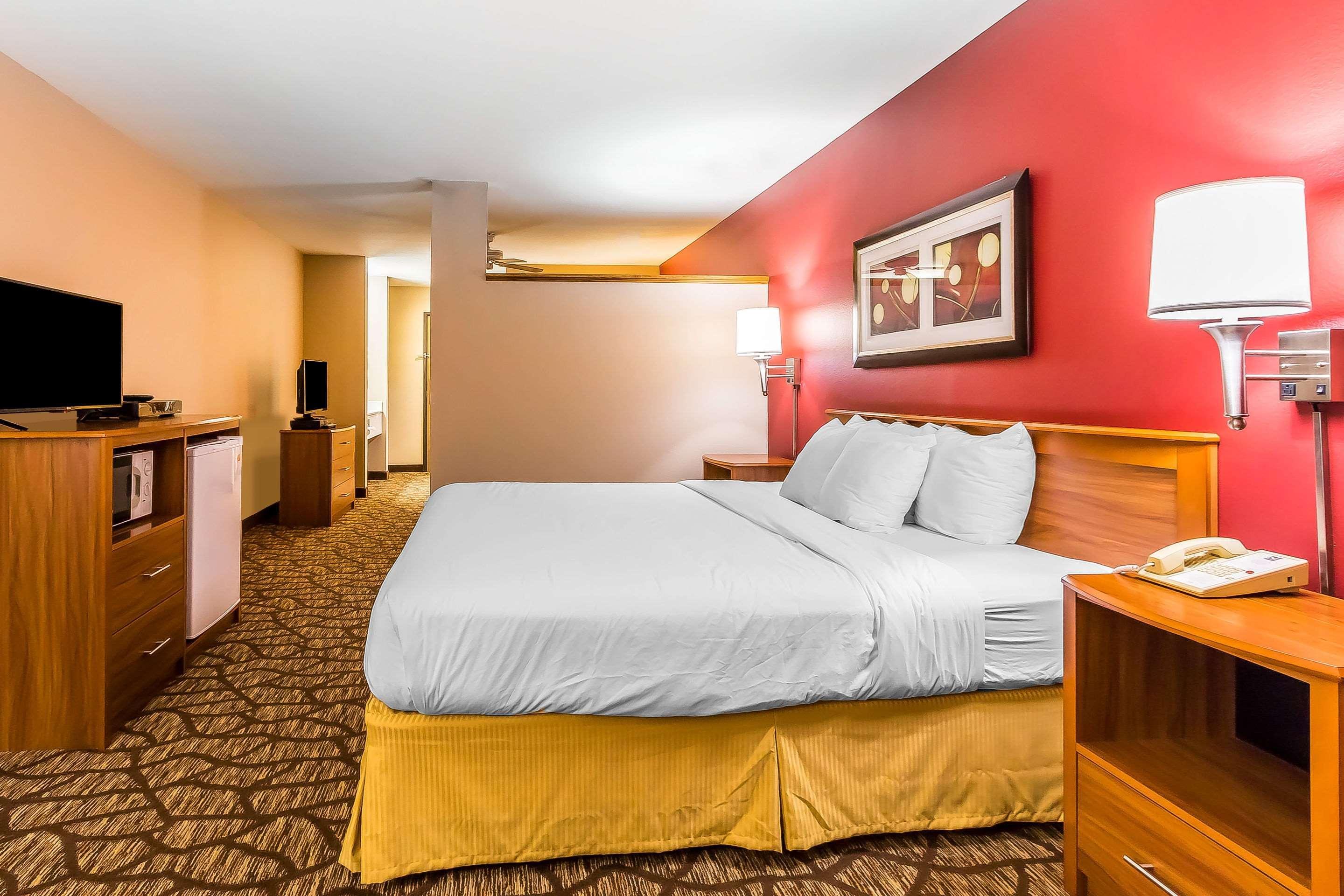 Quality Inn & Suites Chesterfield Village Springfield Zewnętrze zdjęcie
