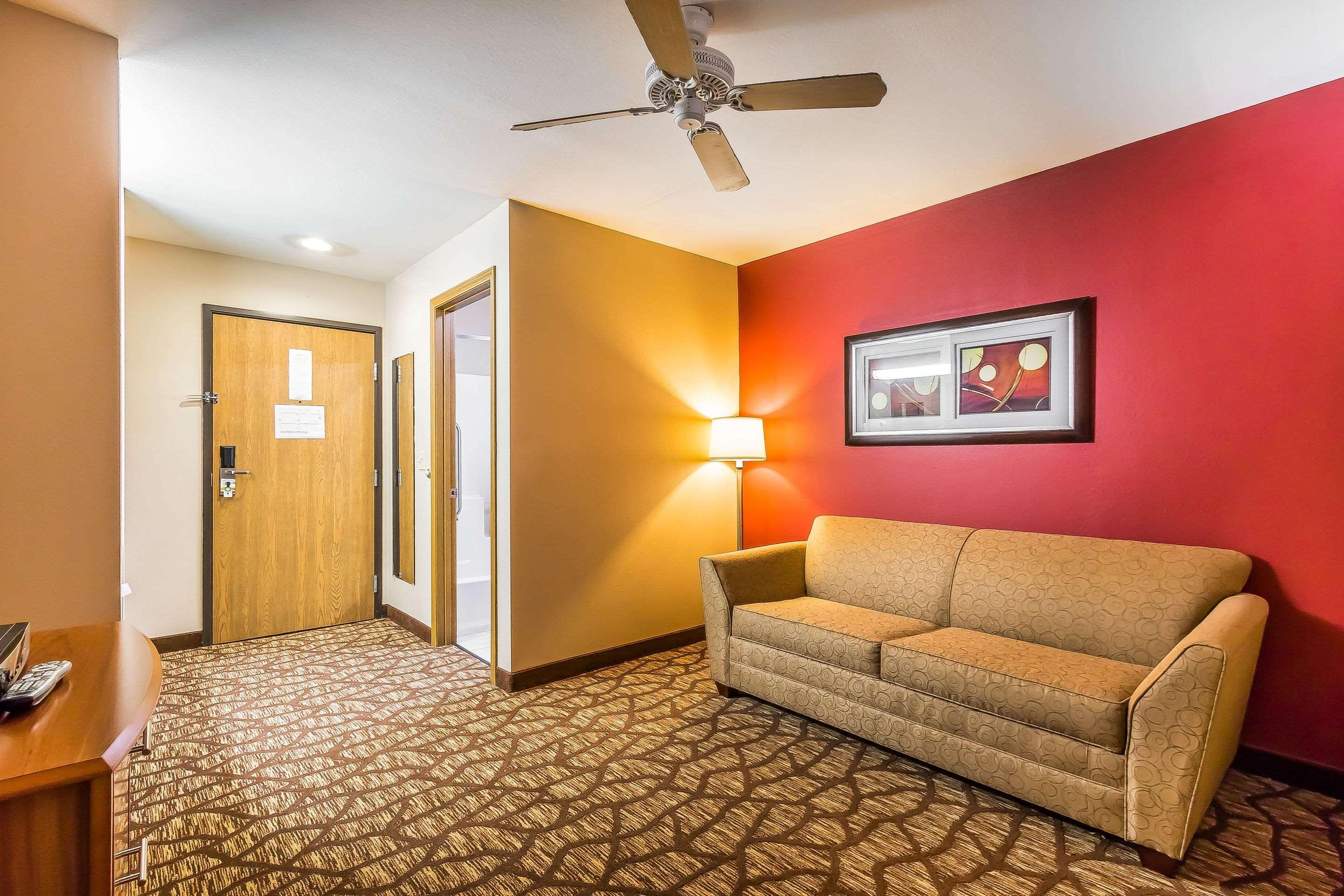 Quality Inn & Suites Chesterfield Village Springfield Zewnętrze zdjęcie