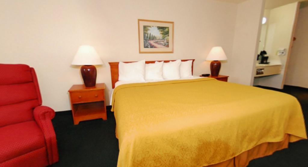Quality Inn & Suites Chesterfield Village Springfield Zewnętrze zdjęcie