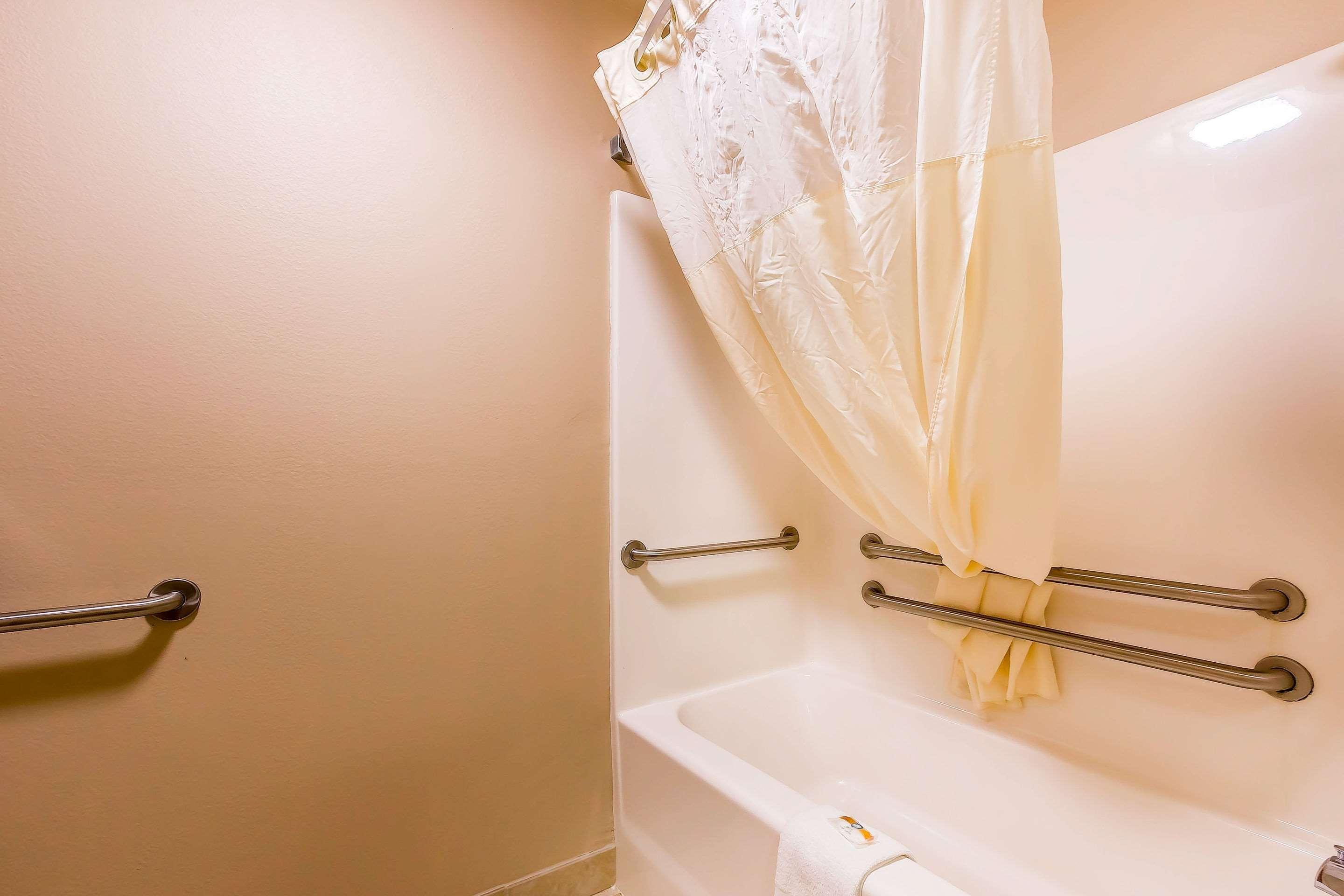 Quality Inn & Suites Chesterfield Village Springfield Zewnętrze zdjęcie
