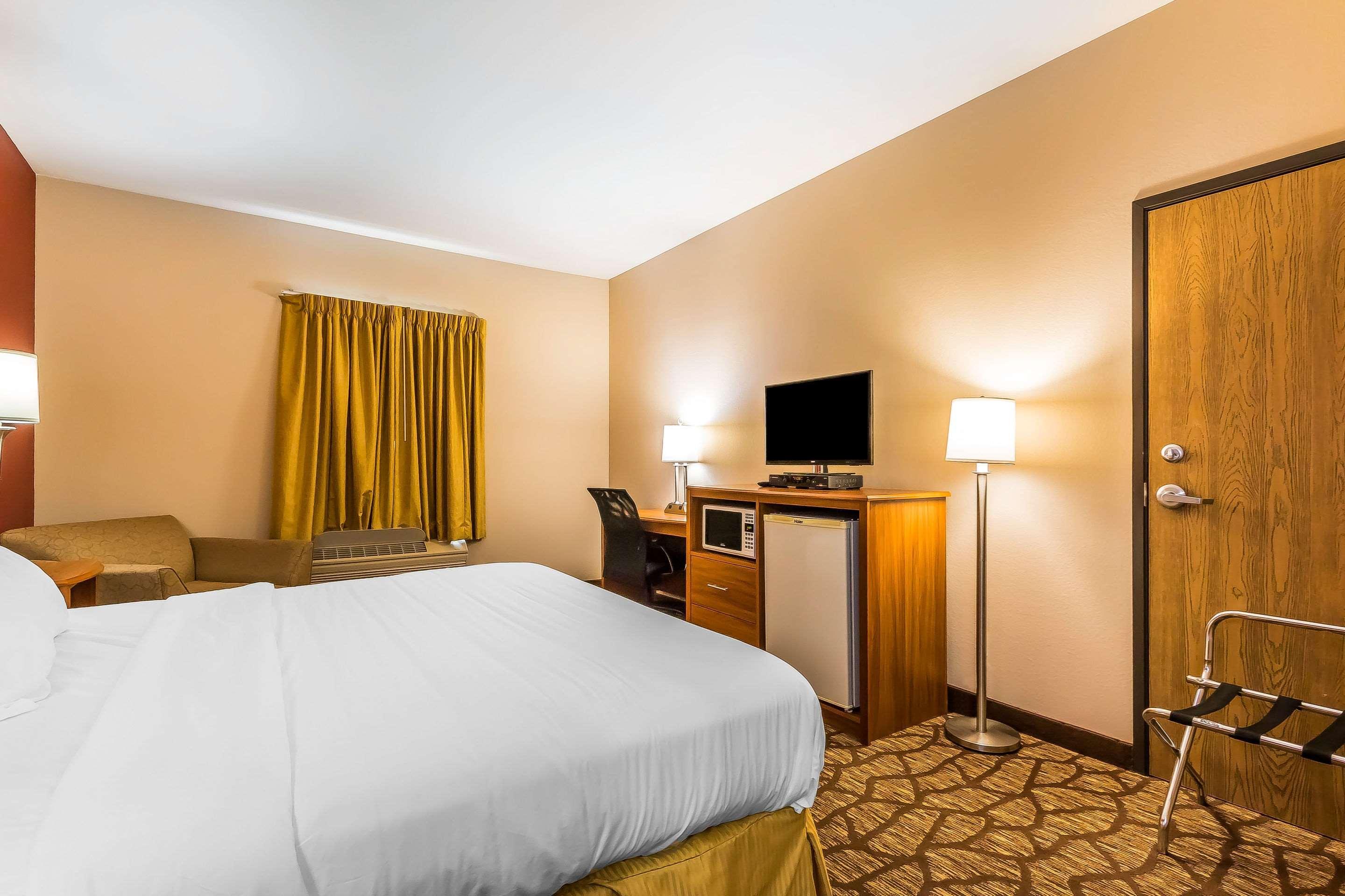 Quality Inn & Suites Chesterfield Village Springfield Zewnętrze zdjęcie