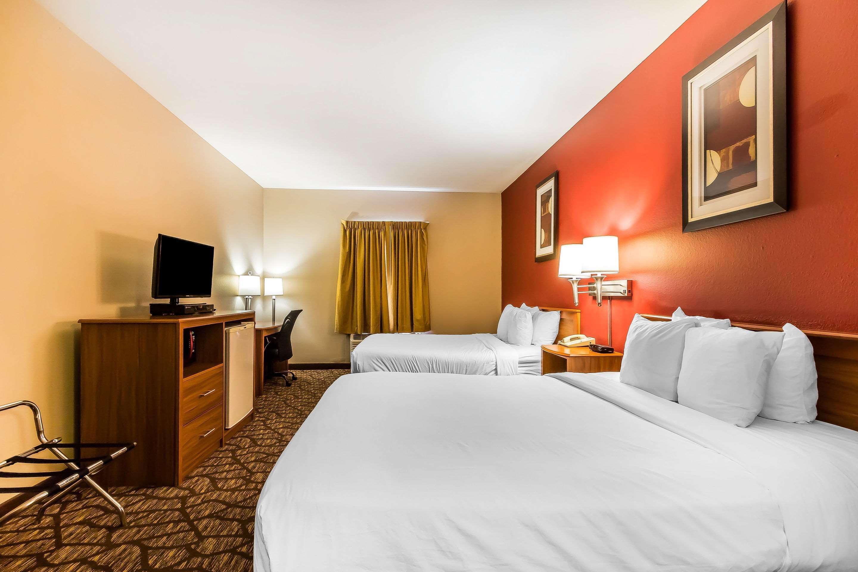 Quality Inn & Suites Chesterfield Village Springfield Zewnętrze zdjęcie