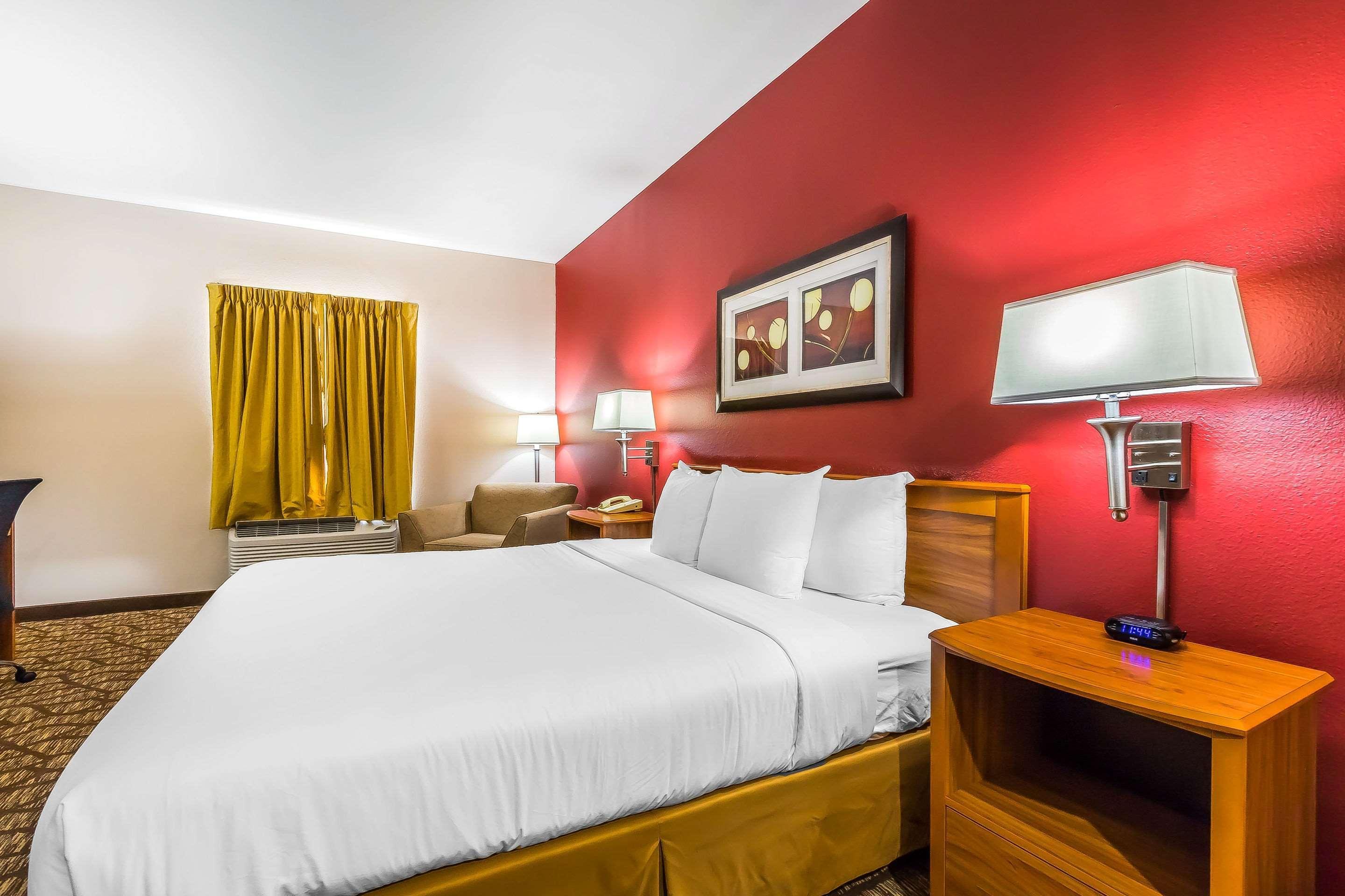 Quality Inn & Suites Chesterfield Village Springfield Zewnętrze zdjęcie