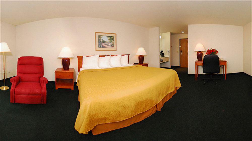 Quality Inn & Suites Chesterfield Village Springfield Zewnętrze zdjęcie